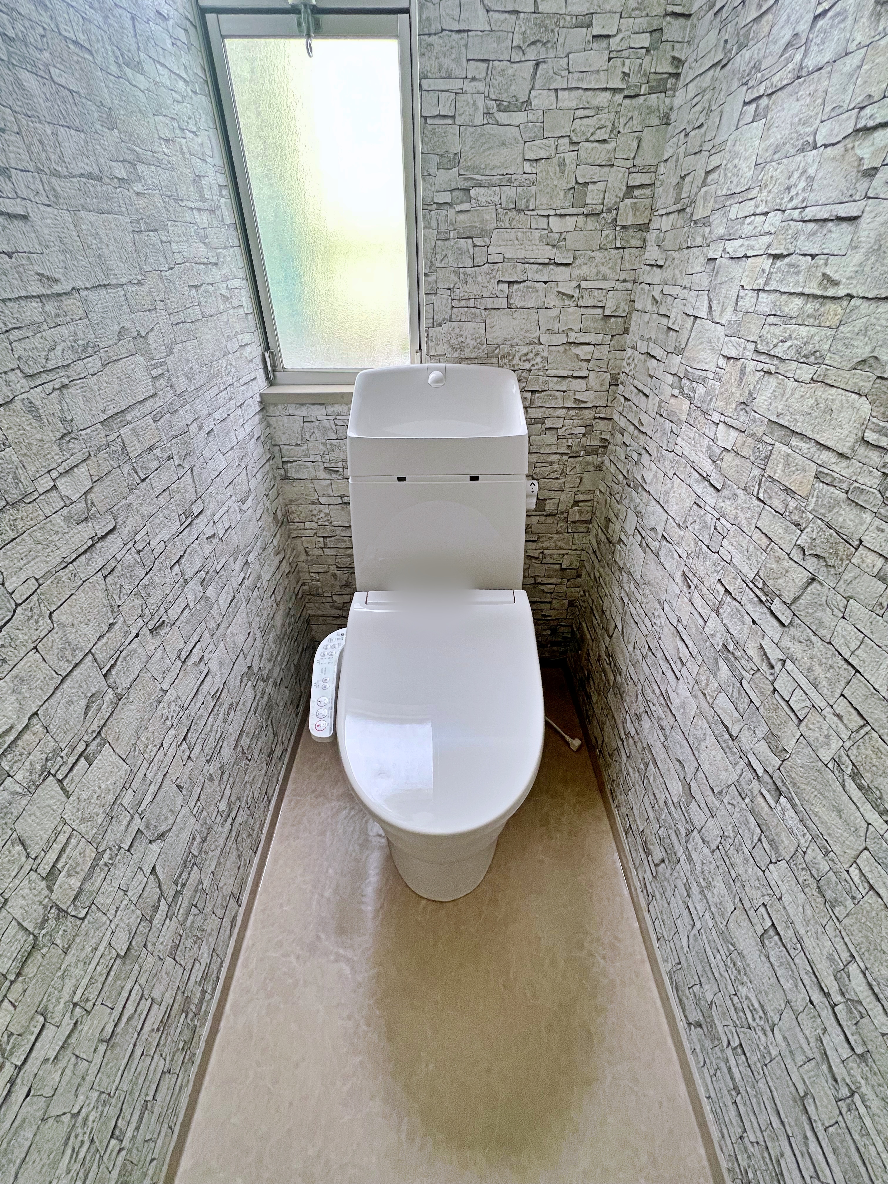 オシャレなトイレ空間に変わりました
